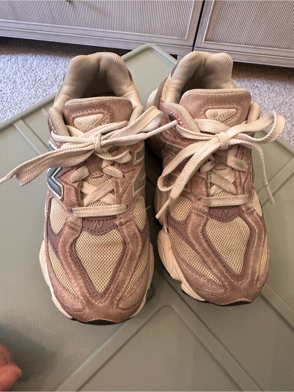 New Balance Kids Mauve Suede Mesh Sneaker with Silver Logo - Picture 2 of 7